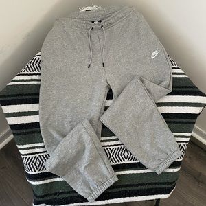 Nike sweatpants ✨ size L